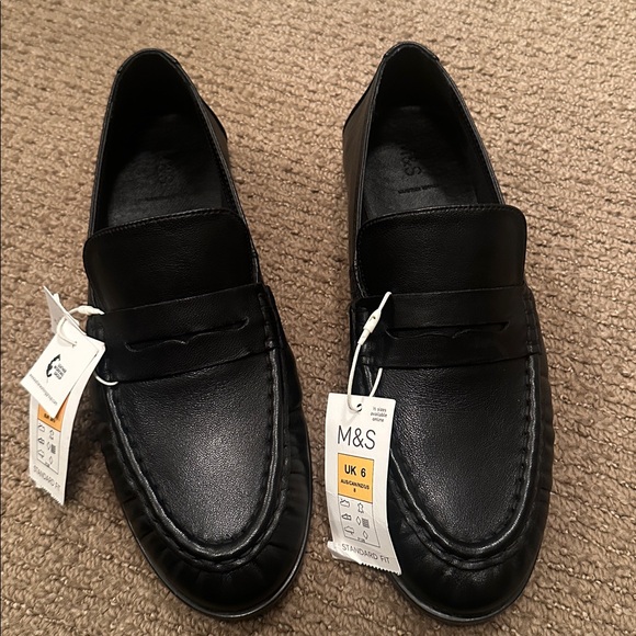 M&S Women’s Black Leather Loafer - Picture 4 of 7